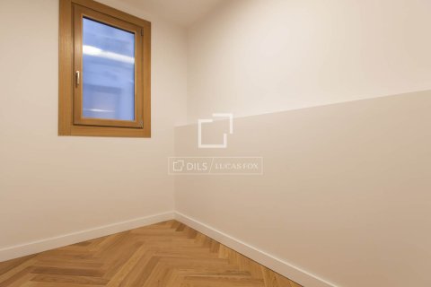 Apartamento de 3 dormitorios en venta en Barcelona, Cataluña, Spain № 6537 - foto 5