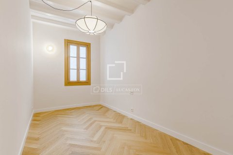Apartamento de 3 dormitorios en venta en Barcelona, Cataluña, Spain № 6537 - foto 19
