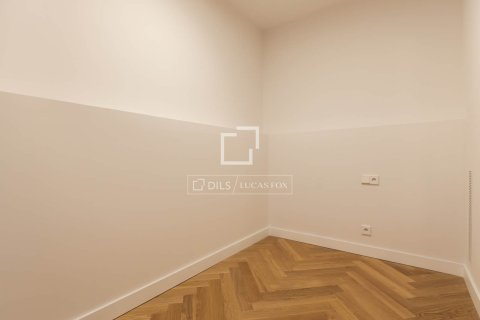 Apartamento de 3 dormitorios en venta en Barcelona, Cataluña, Spain № 6537 - foto 6