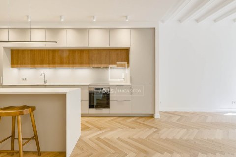 Apartamento de 3 dormitorios en venta en Barcelona, Cataluña, Spain № 6537 - foto 23