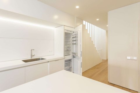 Apartamento de 3 dormitorios en venta en Barcelona, Cataluña, Spain № 1707 - foto 8