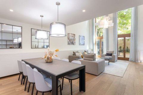Apartamento de 3 dormitorios en venta en Barcelona, Cataluña, Spain № 1707