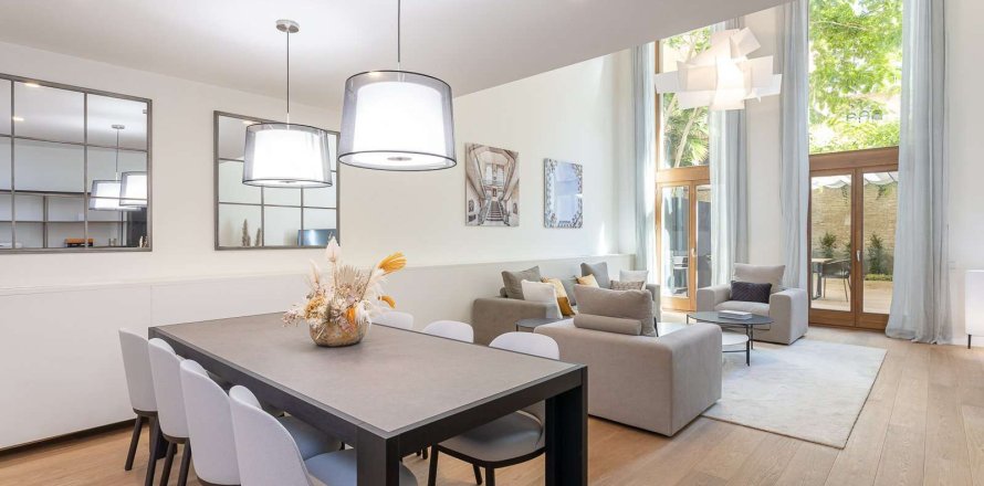 Apartamento de 3 dormitorios en venta en Barcelona, Cataluña, Spain № 1707