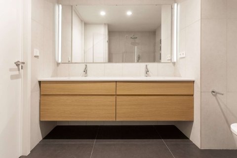 Apartamento de 3 dormitorios en venta en Barcelona, Cataluña, Spain № 1707 - foto 4