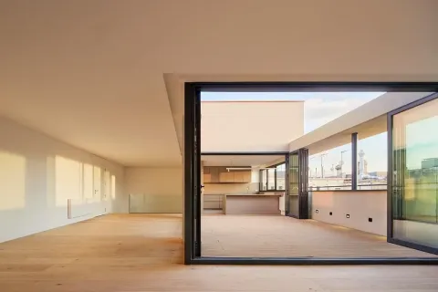 Apartamento de 4 dormitorios en venta en Barcelona, Cataluña, Spain № 1708 - foto 13