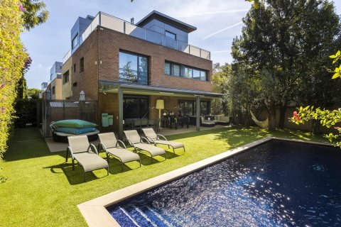 Сasa de 5 dormitorios en venta en Barcelona, Cataluña, Spain № 1709