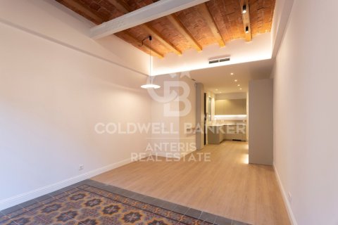 Apartamento de 2 dormitorios en venta en Barcelona, Cataluña, Spain № 5308 - foto 11