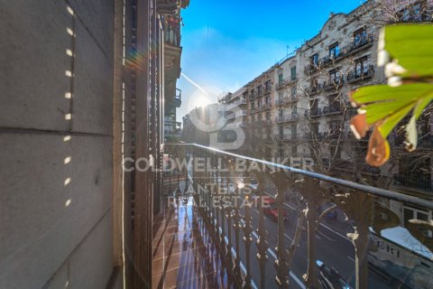 Apartamento de 2 dormitorios en venta en Barcelona, Cataluña, Spain № 5308 - foto 4