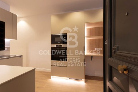 Apartamento de 2 dormitorios en venta en Barcelona, Cataluña, Spain № 5308 - foto 18