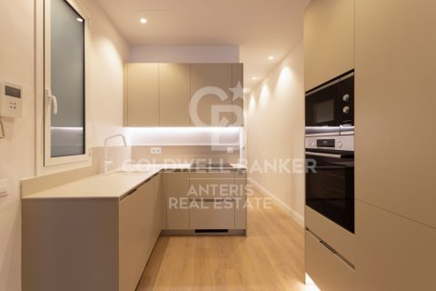 Apartamento de 2 dormitorios en venta en Barcelona, Cataluña, Spain № 5308 - foto 15