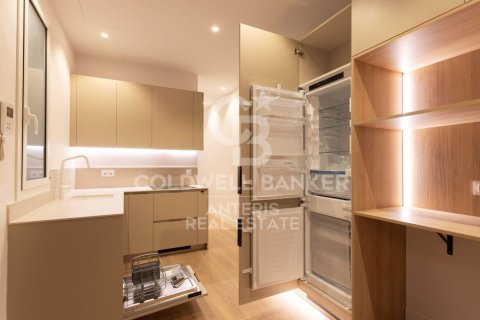 Apartamento de 2 dormitorios en venta en Barcelona, Cataluña, Spain № 5308 - foto 17