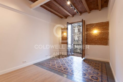 Apartamento de 2 dormitorios en venta en Barcelona, Cataluña, Spain № 5308 - foto 3
