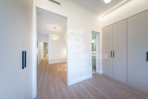 Apartamento de 2 dormitorios en venta en Barcelona, Cataluña, Spain № 5308 - foto 27