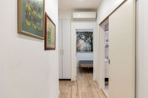 Apartamento de 3 dormitorios en venta en Barcelona, Cataluña, Spain № 8133 - foto 25