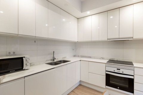 Apartamento de 3 dormitorios en venta en Barcelona, Cataluña, Spain № 8133 - foto 11