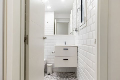 Apartamento de 3 dormitorios en venta en Barcelona, Cataluña, Spain № 8133 - foto 16