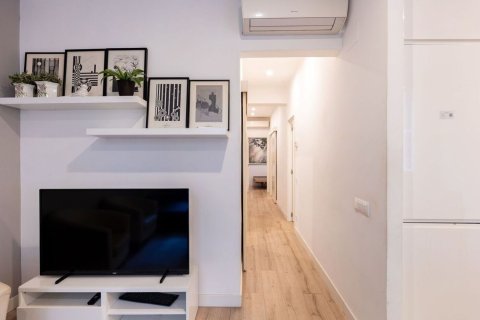 Apartamento de 3 dormitorios en venta en Barcelona, Cataluña, Spain № 8133 - foto 12