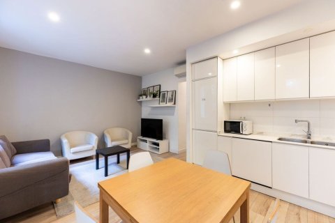 Apartamento de 3 dormitorios en venta en Barcelona, Cataluña, Spain № 8133 - foto 7