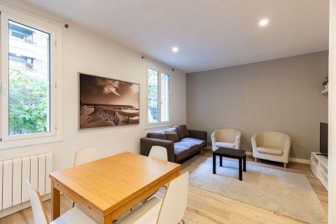 Apartamento de 3 dormitorios en venta en Barcelona, Cataluña, Spain № 8133 - foto 2