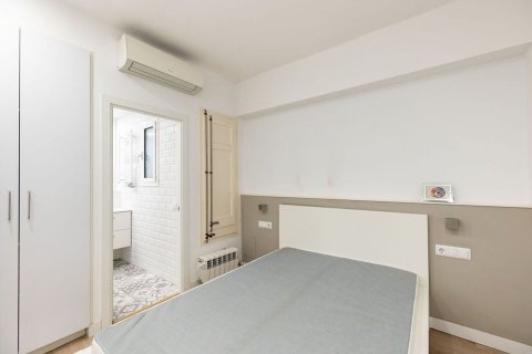 Apartamento de 3 dormitorios en venta en Barcelona, Cataluña, Spain № 8133 - foto 15