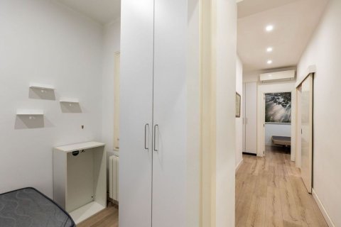 Apartamento de 3 dormitorios en venta en Barcelona, Cataluña, Spain № 8133 - foto 24