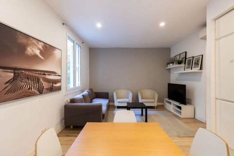 Apartamento de 3 dormitorios en venta en Barcelona, Cataluña, Spain № 8133 - foto 3