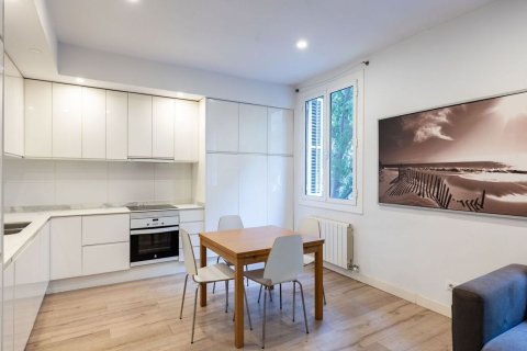 Apartamento de 3 dormitorios en venta en Barcelona, Cataluña, Spain № 8133