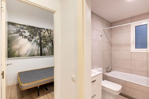 Apartamento de 3 dormitorios en venta en Barcelona, Cataluña, Spain № 8133 - foto 19