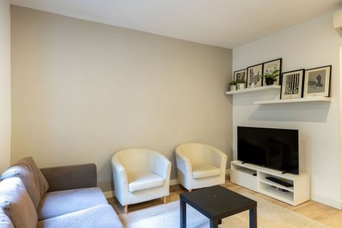 Apartamento de 3 dormitorios en venta en Barcelona, Cataluña, Spain № 8133 - foto 5