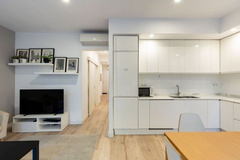 Apartamento de 3 dormitorios en venta en Barcelona, Cataluña, Spain № 8133 - foto 9
