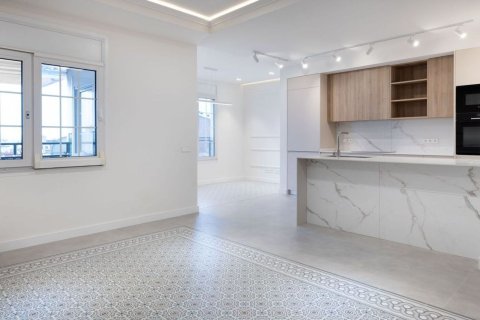 Apartamento de 3 dormitorios en venta en Barcelona, Cataluña, Spain № 8132 - foto 8