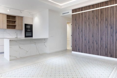 Apartamento de 3 dormitorios en venta en Barcelona, Cataluña, Spain № 8132 - foto 9