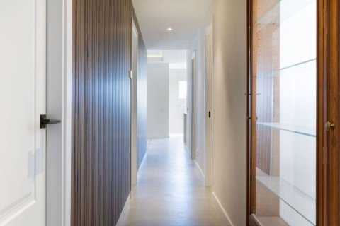 Apartamento de 3 dormitorios en venta en Barcelona, Cataluña, Spain № 8132 - foto 20