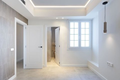 Apartamento de 3 dormitorios en venta en Barcelona, Cataluña, Spain № 8132 - foto 25