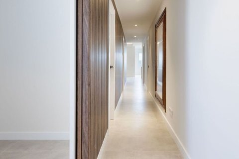 Apartamento de 3 dormitorios en venta en Barcelona, Cataluña, Spain № 8132 - foto 28