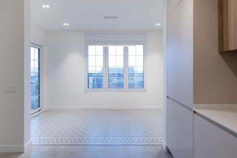 Apartamento de 3 dormitorios en venta en Barcelona, Cataluña, Spain № 8132 - foto 7