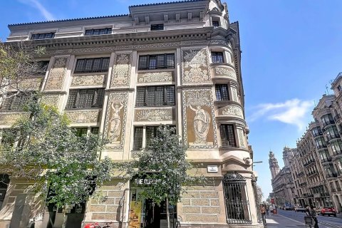 Купить квартиру в Барселона, Испания с 2 комнаты, 105м², № 8136 - фото 20