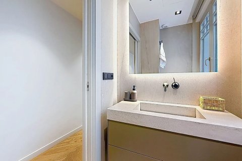 Купить квартиру в Барселона, Испания с 2 комнаты, 105м², № 8136 - фото 9