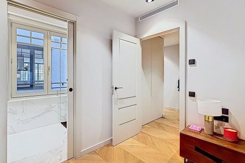 Купить квартиру в Барселона, Испания с 2 комнаты, 105м², № 8136 - фото 13