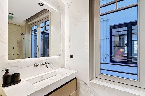 Купить квартиру в Барселона, Испания с 2 комнаты, 105м², № 8136 - фото 10