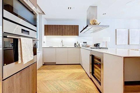 Купить квартиру в Барселона, Испания с 2 комнаты, 105м², № 8136 - фото 3