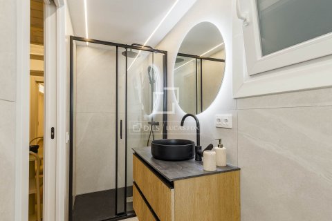 Apartamento de 2 dormitorios en venta en Barcelona, Cataluña, Spain № 6451 - foto 17
