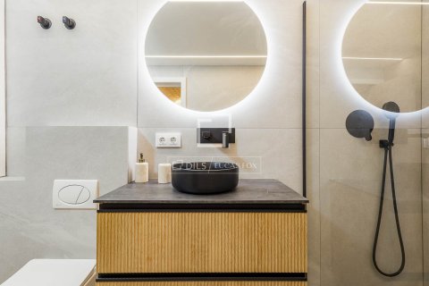 Apartamento de 2 dormitorios en venta en Barcelona, Cataluña, Spain № 6451 - foto 27