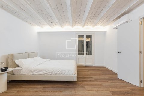 Apartamento de 2 dormitorios en venta en Barcelona, Cataluña, Spain № 6451 - foto 15