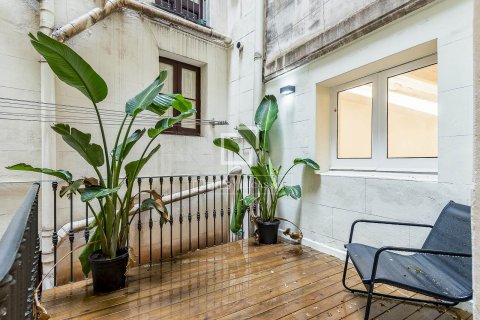 Apartamento de 2 dormitorios en venta en Barcelona, Cataluña, Spain № 6451 - foto 25