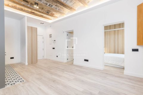 Apartamento de 2 dormitorios en venta en Barcelona, Cataluña, Spain № 6449 - foto 20