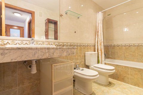 Apartamento de 3 dormitorios en venta en Lloret de Mar, Gerona, Cataluña, Spain № 3087 - foto 17