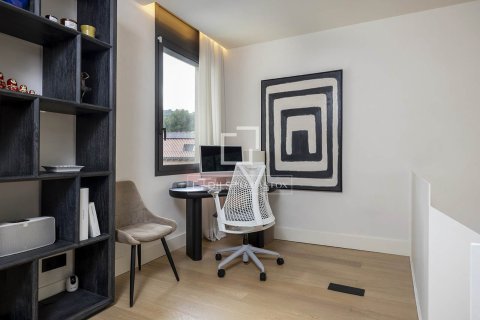 Villa de 5 dormitorios en venta en Barcelona, Cataluña, Spain № 3778 - foto 26