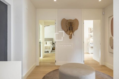Villa de 5 dormitorios en venta en Barcelona, Cataluña, Spain № 3778 - foto 28
