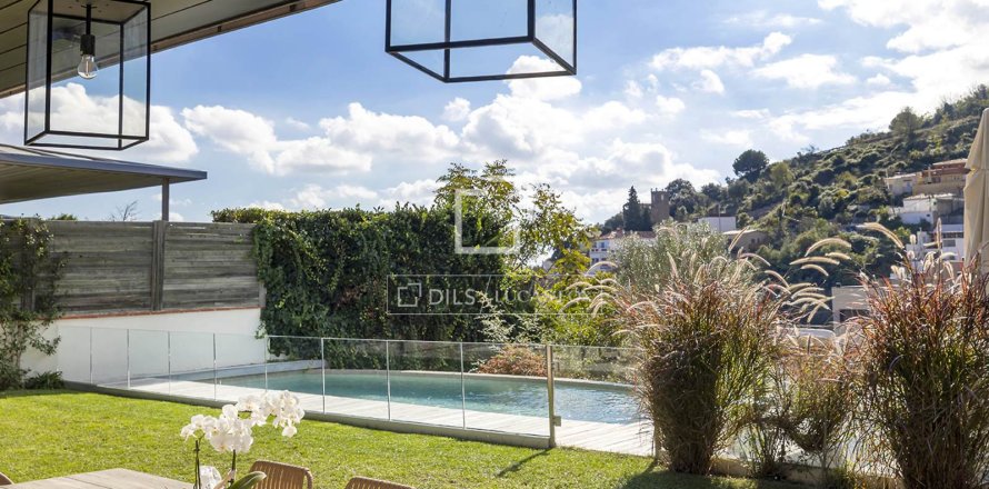 Villa de 5 dormitorios en venta en Barcelona, Cataluña, Spain № 3778